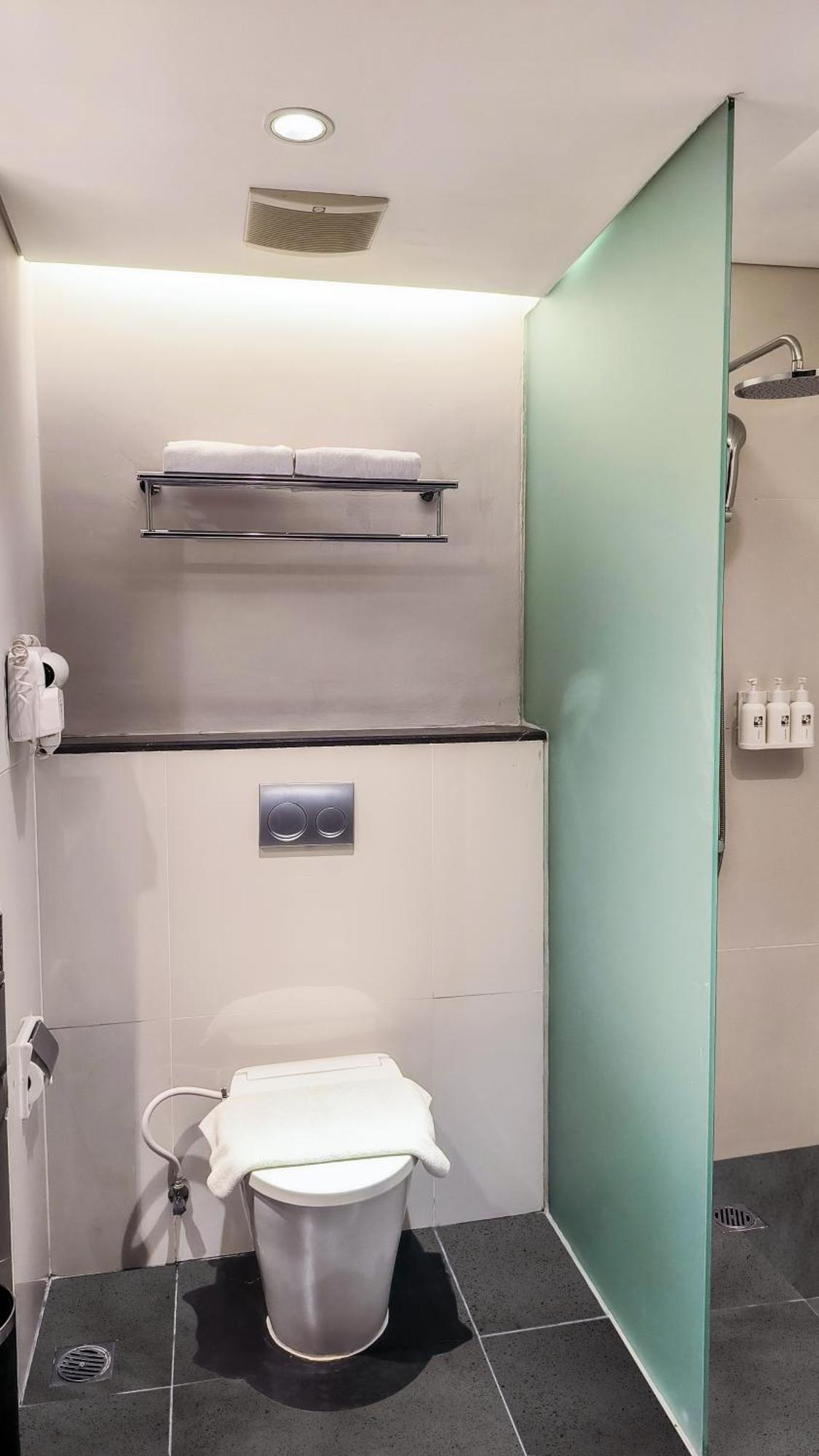 Swiss-Belhotel Bogor Esterno foto