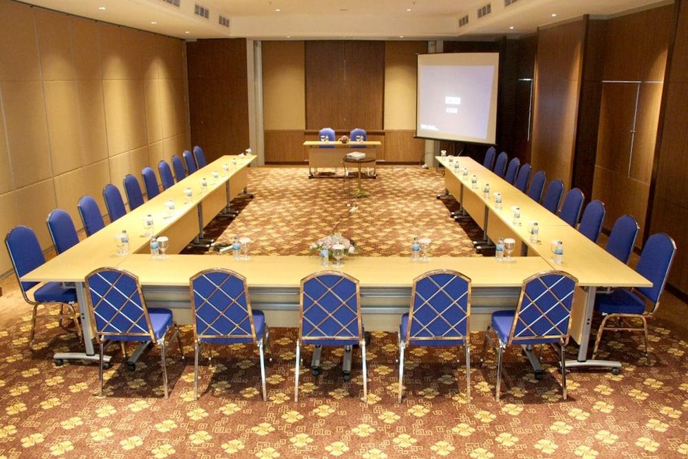 Swiss-Belhotel Bogor Esterno foto