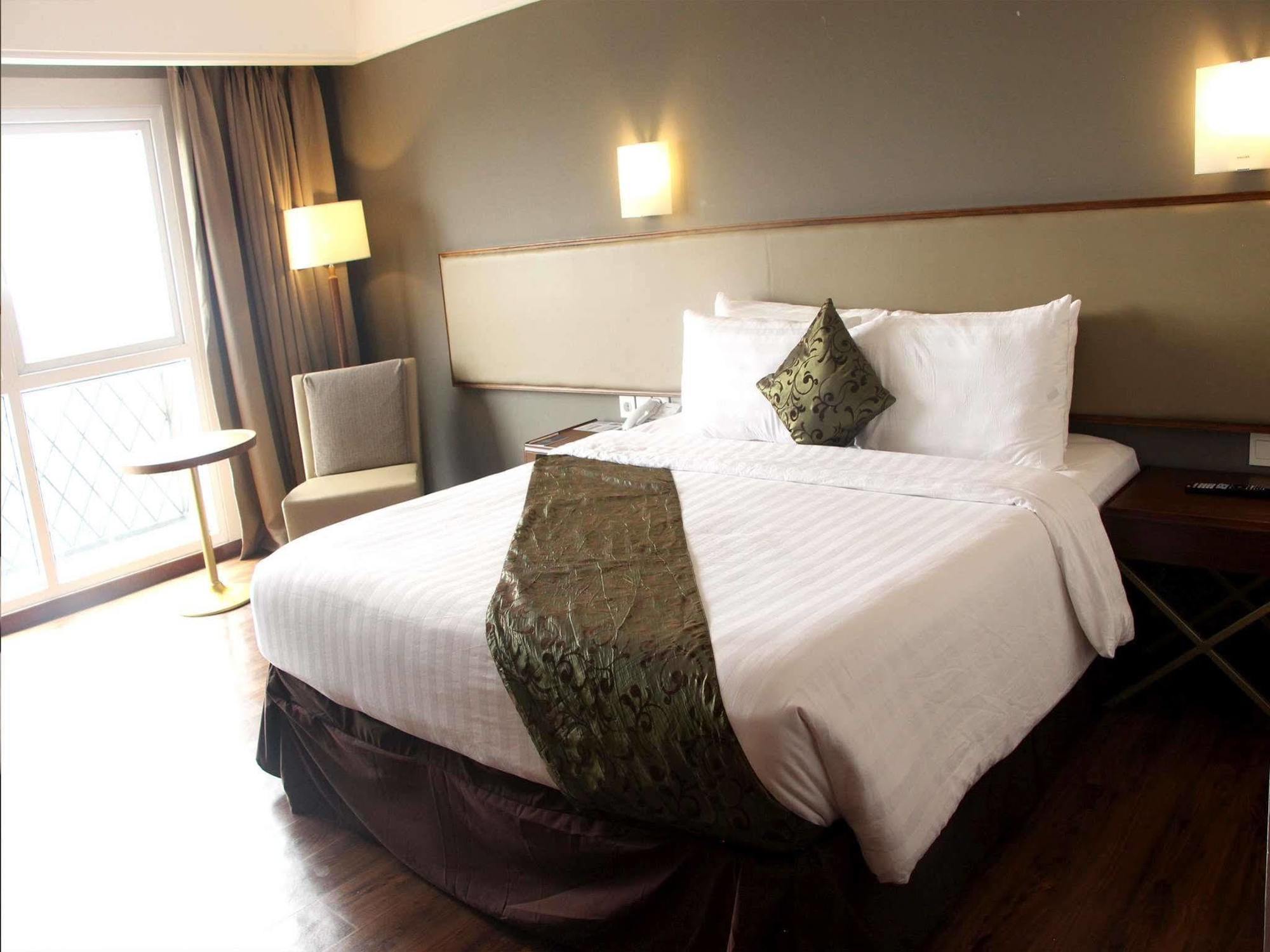 Swiss-Belhotel Bogor Esterno foto